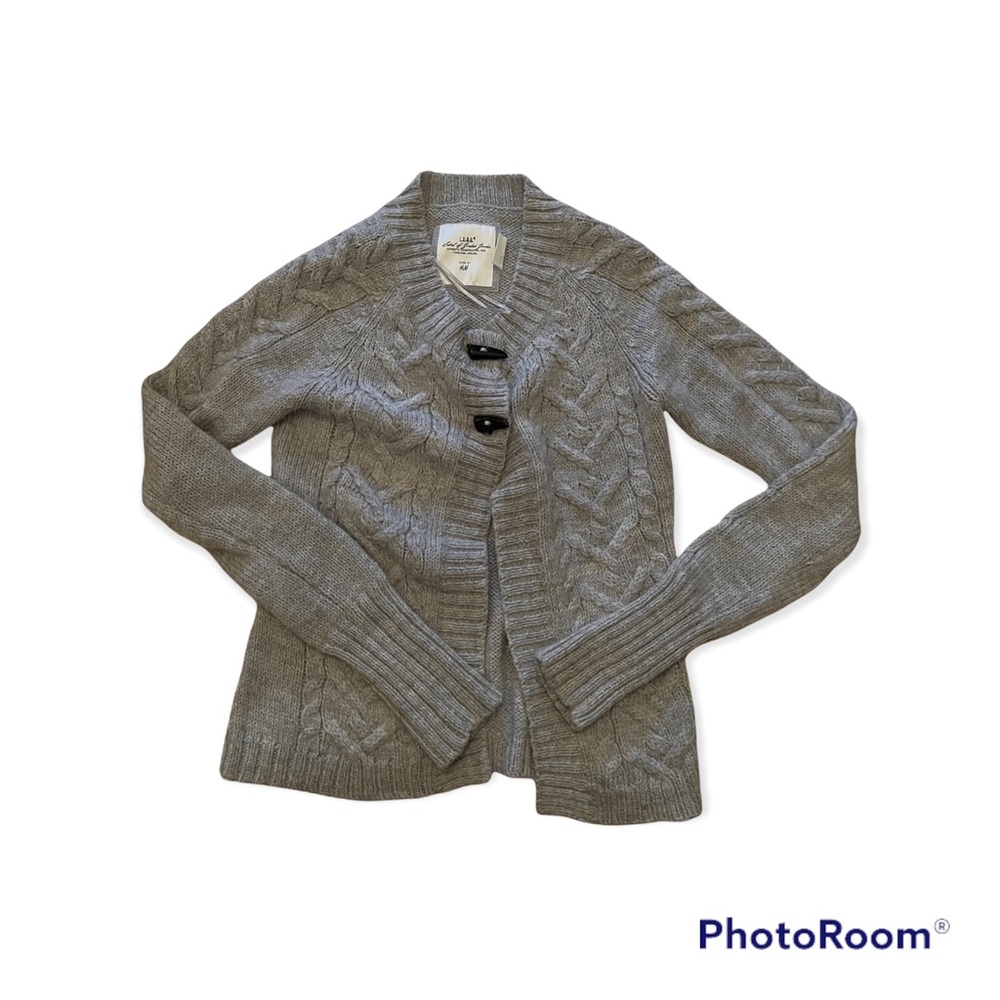H&M gray long sleeve cardigan size Small.